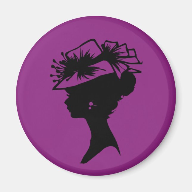 Imán Lady en un Bonnet 35 Plum Purple AH2010 (Frente)