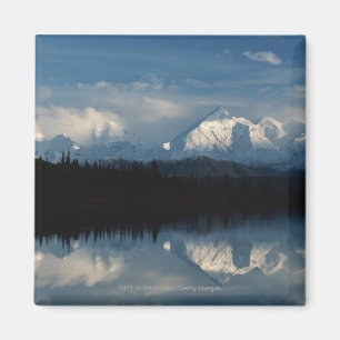 Imán Lago Espejo Horizonte con Bosque y Montañas Nevada