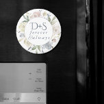 Imán Lago Misty | Floral turbia siempre para siempre Mo<br><div class="desc">Romántico "siempre y para siempre", con las iniciales de la pareja, un cálido toque romántico con un rosa de peones de color agua pintado a mano y un marco floral de horangea en tonos pastel de pizarra azul, blanquecino, amarillo marrón mudo y rosa oscuro adornado con acentos botánicos de vegetación...</div>