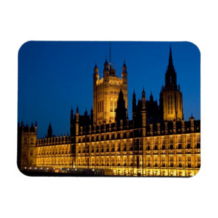 Imán Las Casas del Parlamento de noche en la ciudad de