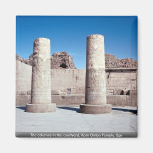 Imán Las columnas en el patio, templo de Kom Ombo, Egy