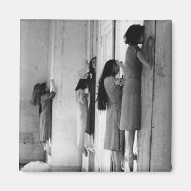 Imán Las mujeres poseídas por el crepé de la época de l (Frente)