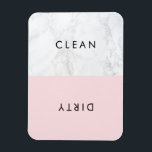 Imán Lavavajillas de la tipografía moderna de mármol ro<br><div class="desc">Moderno y elegante imán de lavavajillas con tipografía moderna con fondo de mármol blanco de imitación rosa. Esto será perfecto como regalo de graduación o como regalo de boda. Hay otros colores disponibles.</div>
