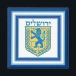 Imán León de Judá Emblema Jerusalén Hebreo<br><div class="desc">Imán cuadrado con una imagen de un León azul y amarillo del emblema de Judá sobre blanco con bordes azul claro y azul oscuro y "Jerusalén" en hebreo con letras azules encima. Vea toda la colección del imán Hanukkah en la sección VACACIONES.</div>