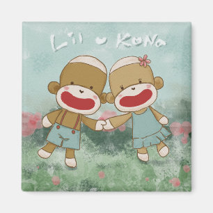 Imán Lil y Kona Holding Hands