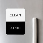 Imán Limpieza de lavavajillas minimalistas en blanco y<br><div class="desc">Moderno lavavajillas minimalista en blanco y negro limpio o imán sucio para indicar platos en la cocina del hogar.</div>