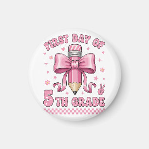 Imán Linda niña de quinto grado Diseño de lápiz rosa y