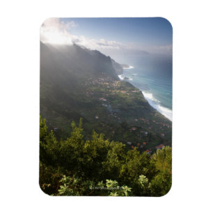 Imán línea de costa agitada de la isla atlántica madeir