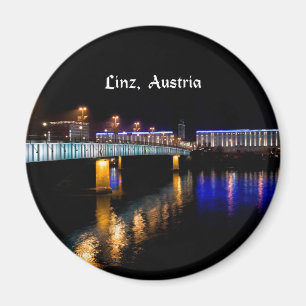 Imán Linz, paisaje urbano austriaco por la noche