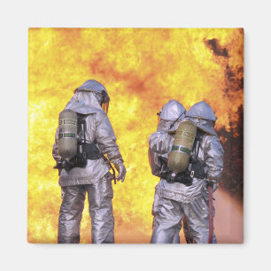 Imán Los bomberos extinguen un fuego de aviones