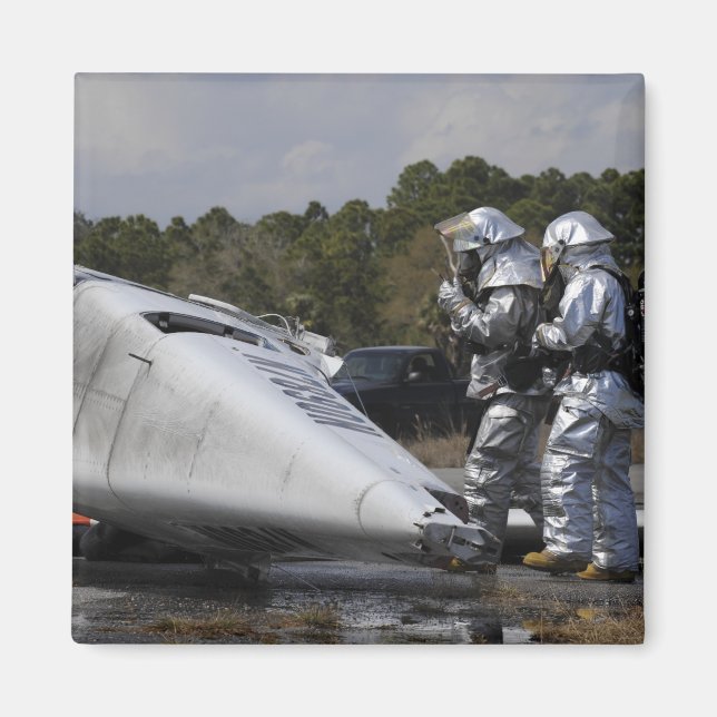 Imán Los bomberos responden a la escena (Frente)