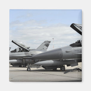 Imán Los Falcons que luchan F-16 aguardan para lanzar