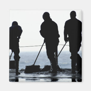 Imán Los marineros barren hacia fuera la bahía del