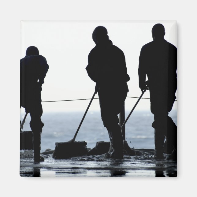 Imán Los marineros barren la bahía del hangar (Frente)