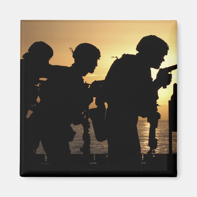 Imán Los marines disparan pistolas de 9 mm (Frente)