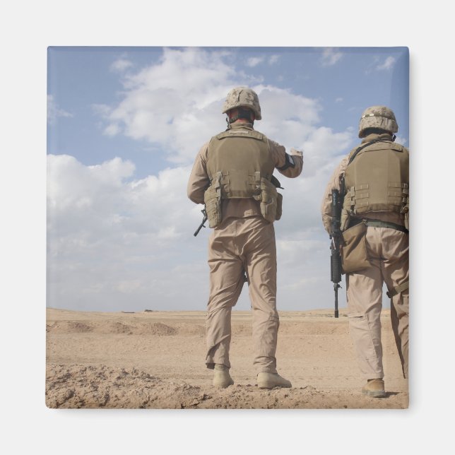 Imán Los marines exploran el horizonte para detectar la (Frente)