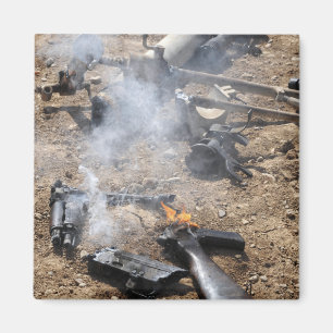 Imán Los pedazos de armas enemigas presentan para