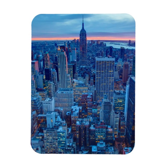 Imán Los rascacielos de Manhattan están iluminados (Vertical)