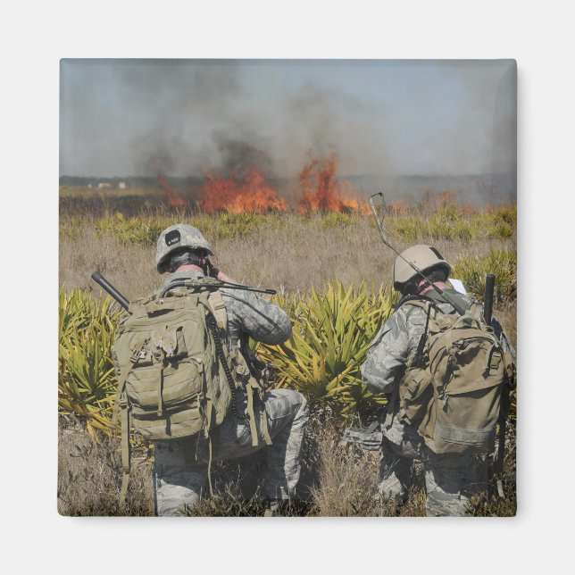 Imán Los soldados llaman a la información (Frente)