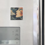 Imán Louise Magnet<br><div class="desc">Elle s'appelle Louise. Elle souffle et le monde tourne. Portrait graphique puissant d'une femme des années 30, inspiré de l'esthétique Art Déco. Lignes épurées, couleurs profondes bleu nuit et terracotta, une féminité affirmée et mystérieuse. Her name is Louise. She breathes, and the world turns. A powerful graphic portrait of a...</div>