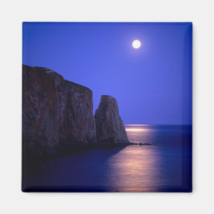 Imán Luna al anochecer Roca Perce Costa de Gaspé Queb