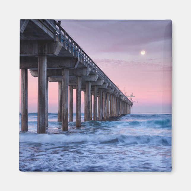 Imán Luna llena sobre el muelle de Scripps (Frente)