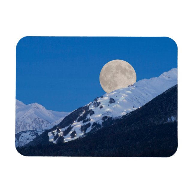 Imán Luna Llena Sobre La Estación De Esquí De Alyeska,  (Horizontal)