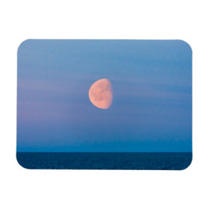 Imán Luna sobre el Mar de Bering   Lejano Oriente Ruso