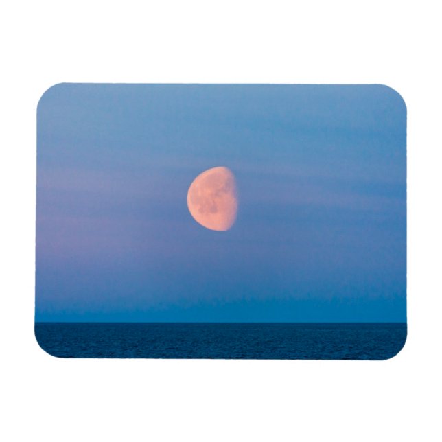 Imán Luna sobre el Mar de Bering | Lejano Oriente Ruso (Horizontal)