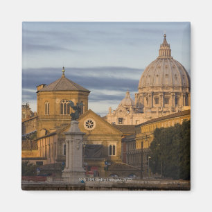 Imán luz de la madrugada en la bóveda de San Pedro