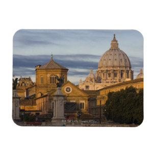 Imán luz de la madrugada en la bóveda de San Pedro