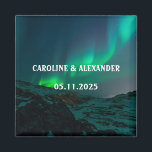 Imán Luz del Norte Aurora Borealis Boda del cielo noctu<br><div class="desc">Luces boreales,  imán Boda Aurora Borealis. Cielo nocturno,  estrellas,  imán de montaña. Personalice sus nombres y la fecha del Boda.</div>