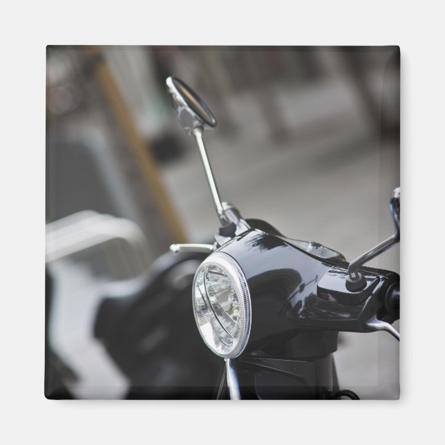 Imán Madrid, Vespa scooter negro (Frente)