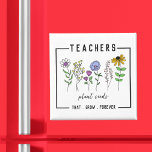 Imán Maestros plantan semillas que crecen para siempre<br><div class="desc">¡Los profesores plantan semillas que crecen para siempre! Este hermoso grupo de flores silvestres en este imán celebra a los profesores y hace un gran regalo para ese profesor especial en la vida de tu o tu hijo.</div>