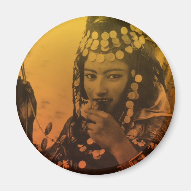 Imán Maghreb dorado mujer Chica bereber nail (Frente)