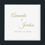 Imán Magnate de caligrafía de oro simple<br><div class="desc">Este sencillo imán de caligrafía dorada aporta un elegante toque lujoso pero moderno a un boda minimalista y más tradicional o formal. La caligrafía casual permite un ambiente antiguo, mientras que el elegante diseño neutro se puede combinar con cualquier aspecto único de la celebración de tu matrimonio. Este imán combina...</div>