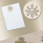 Imán Magnate de vacaciones de copas de nieve de Champag<br><div class="desc">Eleva tu decoración de vacaciones con este imán navideño de copas de nieve. Este imán redondo muestra un impresionante copo de nieve de champán cepillado, artísticamente centrado para llamar la atención y añadir un toque de sofisticación a cualquier superficie magnética. El diseño y el brillo intrincados lo convierten en un...</div>