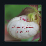 Imán Magnate Favor de la Boda Orquídea de la Mujer Blan<br><div class="desc">Delicada fotografía de flor de orquídeas de dama blanca y pantufla de la primavera por parte del imán de la boda Susan. Rellene su información en la plantilla. Haga más cambios en el tamaño del tipo de letra, el estilo y el color haciendo clic en el Personalizar. Si tiene alguna...</div>