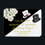 Imán MAGNET Boda blanca y negra Guardar la fecha<br><div class="desc">Romántico y único presupuesto floral blanco y negro Save the Date. Letras de oro para encenderla y un sombrero de top negro para el caballero y un gorra blanco para la futura novia. Cuidadosamente etiquetada como "Ms. y Mr." para cambiar a medida que el evento se acerca, por supuesto. Para...</div>