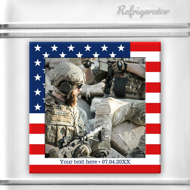 Imán Magnet de fotos patriota de bandera de EE.UU. pers (Patriot photo magnet featuring your own favorite photo framed by an American flag design)
