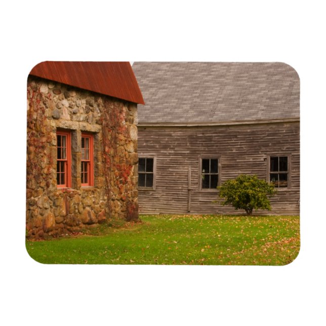 Imán Maine, edificio de piedra antigua y granero de mad (Horizontal)