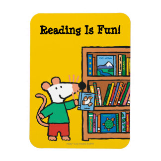 Imán Maisy y una biblioteca de libros