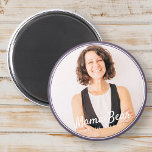Imán Mama Bear Enmarcado Una Foto Moderna Y Simple<br><div class="desc">Este diseño simple y clásico está compuesto por tipografía de la síspera y agrega una foto personalizado. "Mama Bear" escrito en escritura con el fondo de la foto de tu madre,  madre,  mamá,  etc.</div>