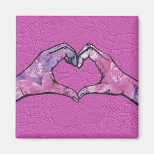 Imán Manos cardíacas sobre fondo encaje rosado