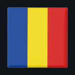 Imán Mapa de bandera de Rumania<br><div class="desc">Imán decorativo con la bandera de Rumania - Personalizar: ajusta imágenes; agrega un nombre/lema para regalos personales; agrega un logo de empresa/club para artículos promocionales © 2008 FlagAndMap.</div>
