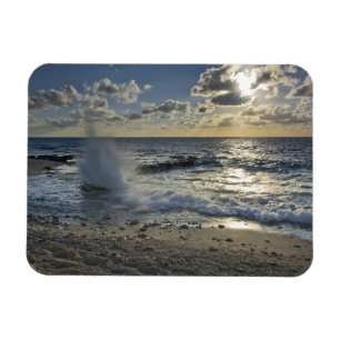 Imán Mar Caribe, Islas Caimán.  Olas rompientes