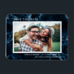 Imán Mármol blanco azul de la marina salva la foto de l<br><div class="desc">Elegante mármol blanco azul marino salva el imán de fotos de fecha. Para una personalización más avanzada de este diseño,  haga clic en el enlace "Personalizar más adelante". Los elementos coincidentes también están disponibles</div>