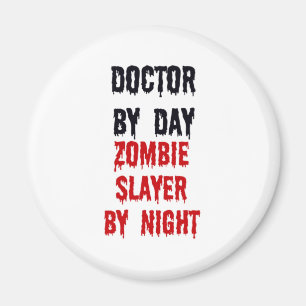 Imán Médica Por Día Zombie Slayer Por Noche
