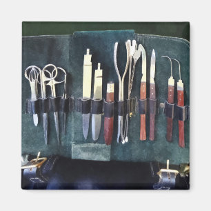 Imán Médicos - instrumentos quirúrgicos circa guerra