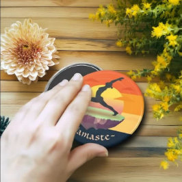 Imán Meditación del instructor de yoga Pose Sun Flying 